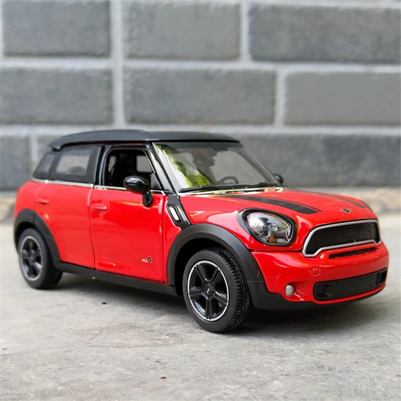 Miniature Diecast MINI Countryman Model 1/24 Scale 7 Miniature Diecast MINI Countryman Model 1/24 Scale - Image 7