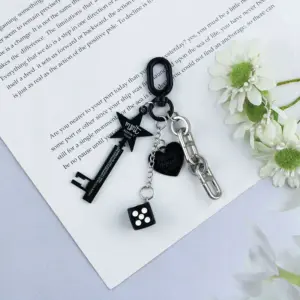 Colorful Zinc Alloy Keychains for Bags and Keys 14 S6c2e698e8f0147afab22b869dbdad6bdn