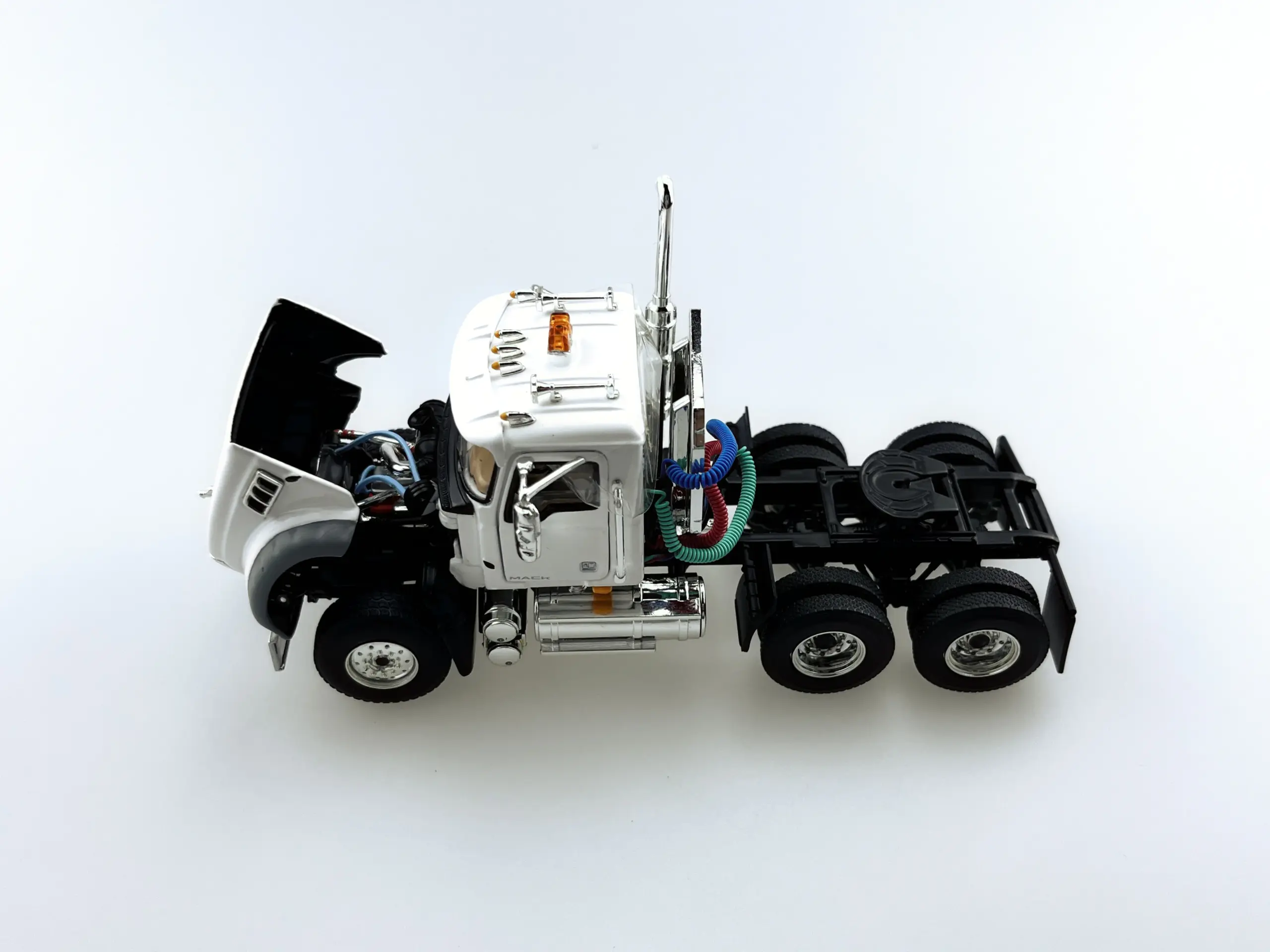 Diecast Mack Granite Model in 1:50 Scale 3 Diecast Mack Granite Model in 1:50 Scale - Image 3