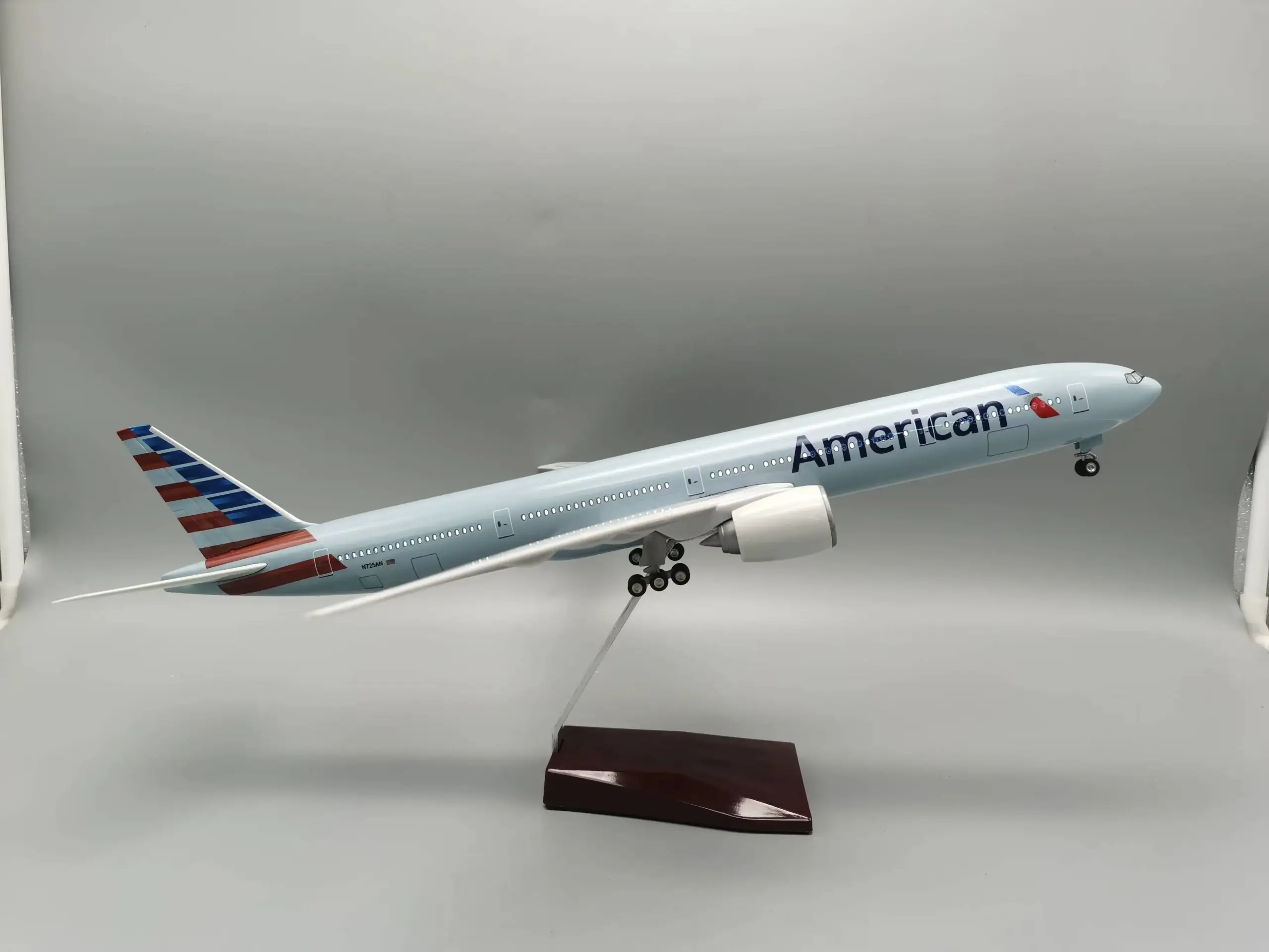 American Airlines B787 1:130 Scale Model 2 American Airlines B787 1:130 Scale Model - Image 2