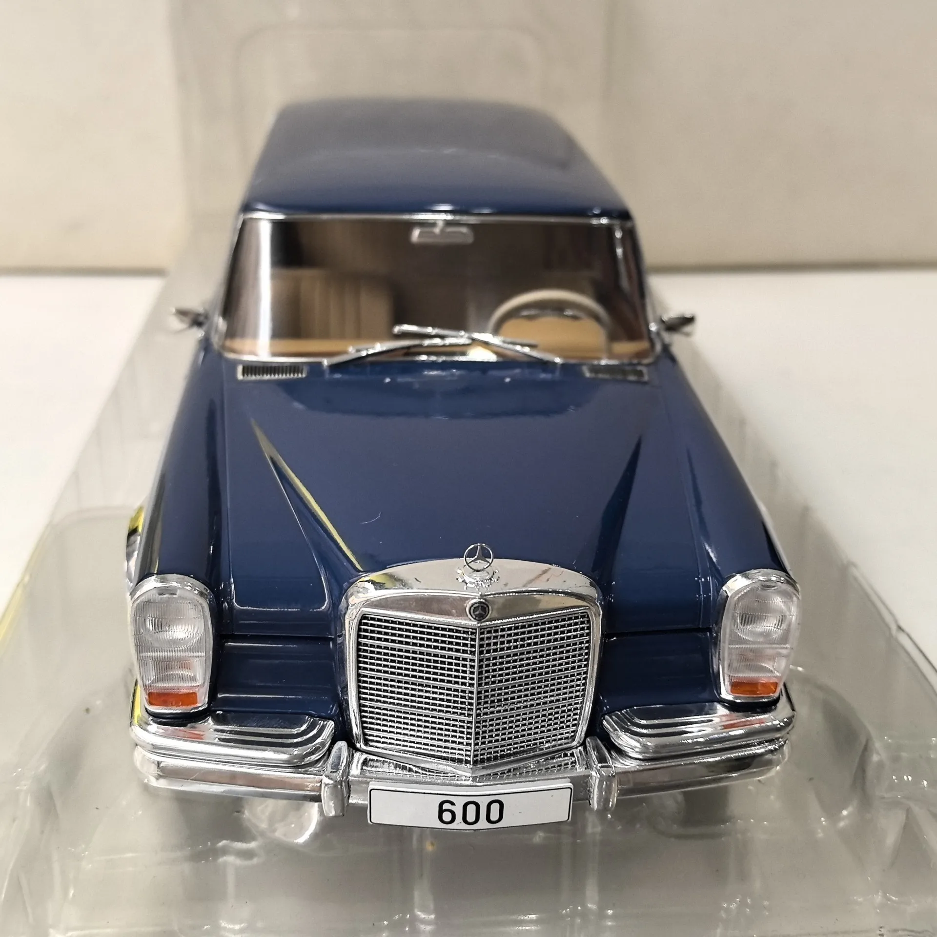 Diecast Mercedes-Benz 600 Model 1/18 Navy Blue 4 Diecast Mercedes-Benz 600 Model 1/18 Navy Blue - Image 4
