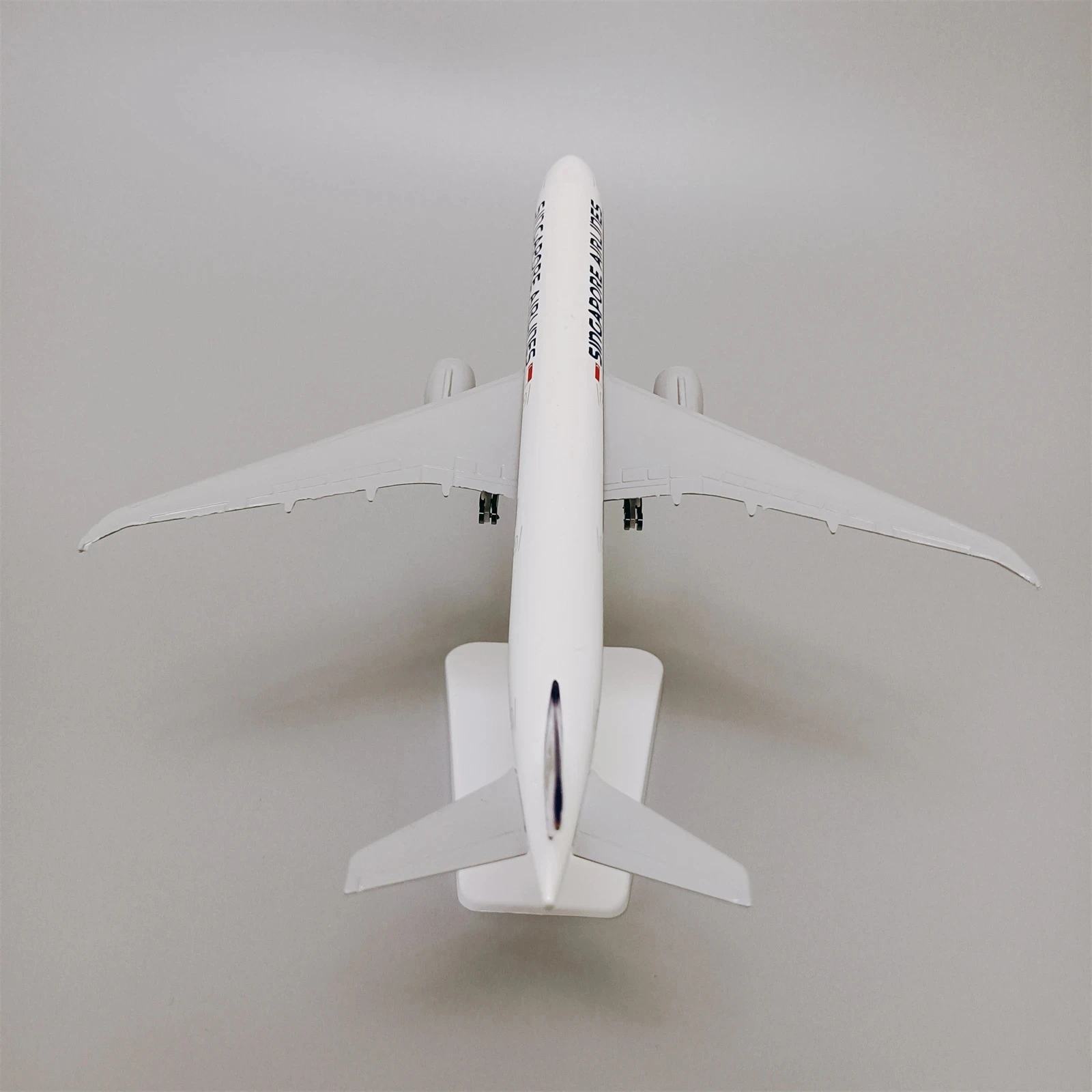 Singapore Airlines B777 Diecast Model 20cm 4 Singapore Airlines B777 Diecast Model 20cm - Image 4