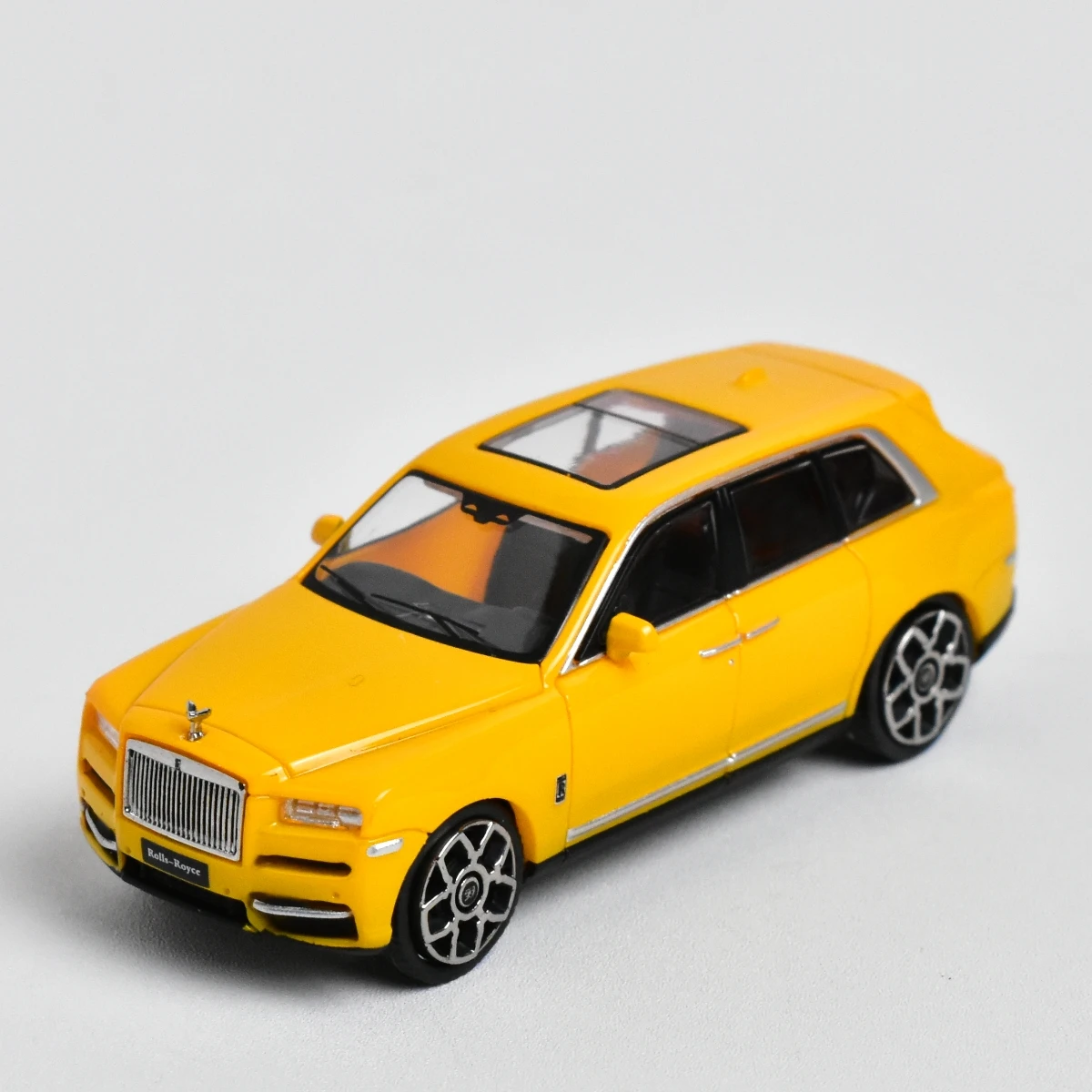 1:87 Scale Rolls Royce Cullinan Diecast Model 4 1:87 Scale Rolls Royce Cullinan Diecast Model - Image 4