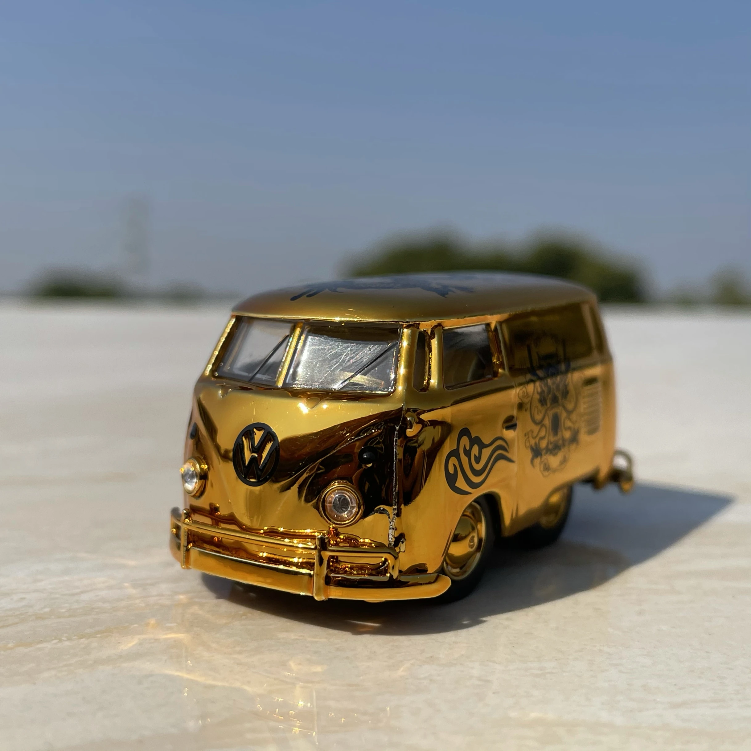 Gold Volkswagen T1 Van Model 1:64 Scale Collection 4 Gold Volkswagen T1 Van Model 1:64 Scale Collection - Image 4