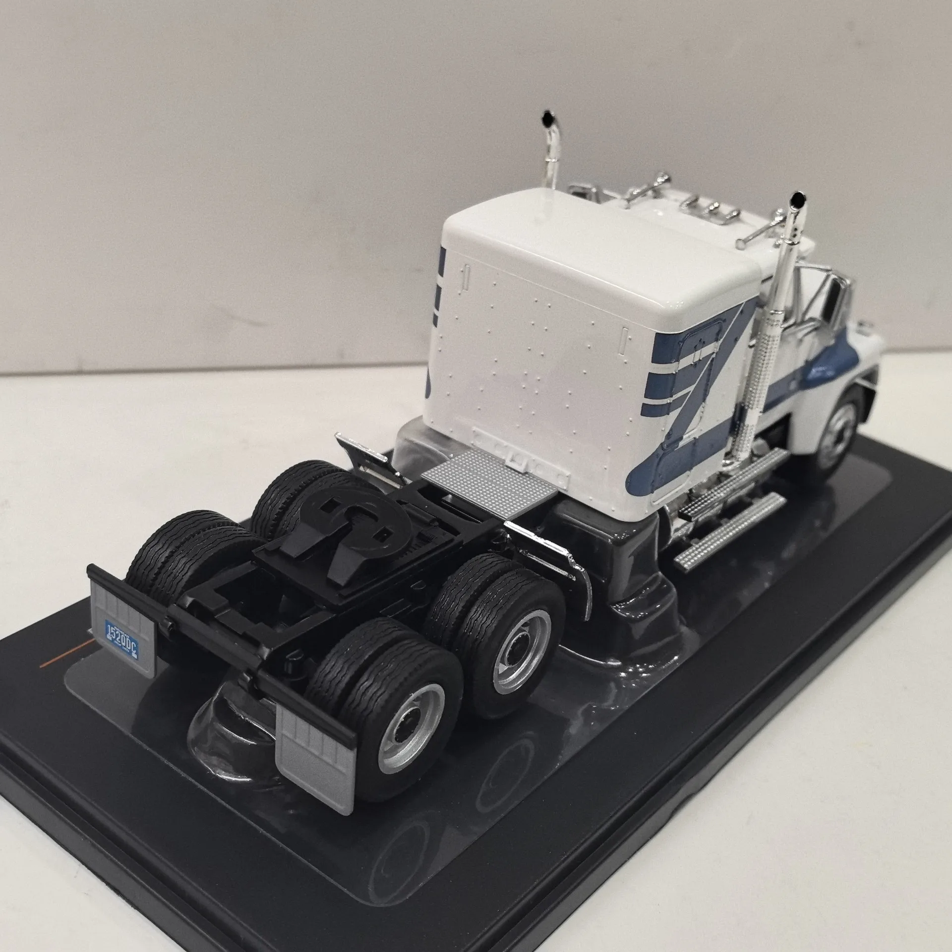 Vintage White Ford LTL-9000 Diecast Model 1:43 Scale 5 Vintage White Ford LTL-9000 Diecast Model 1:43 Scale - Image 5