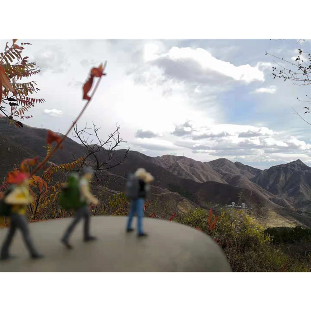 RM 1:64 Outdoor Mountaineering Figurine 4 RM 1:64 Outdoor Mountaineering Figurine - Image 4