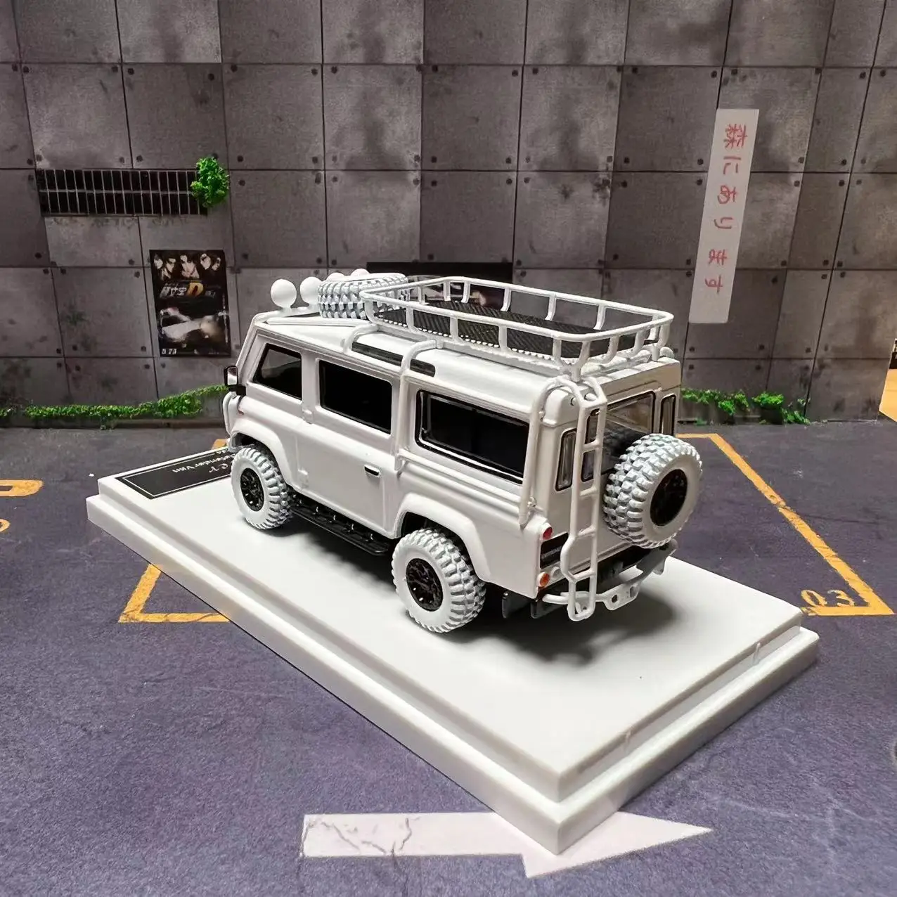 1/64 Scale Defender Van Diecast Model 1 1/64 Scale Defender Van Diecast Model