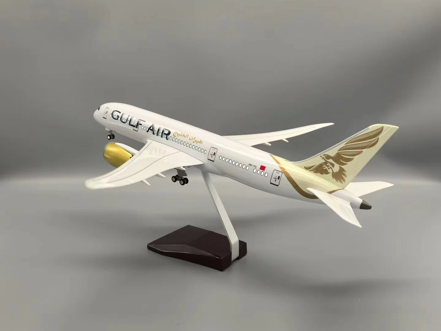 Gulf Air Boeing 787 Scale Model 1/130 3 Gulf Air Boeing 787 Scale Model 1/130 - Image 3