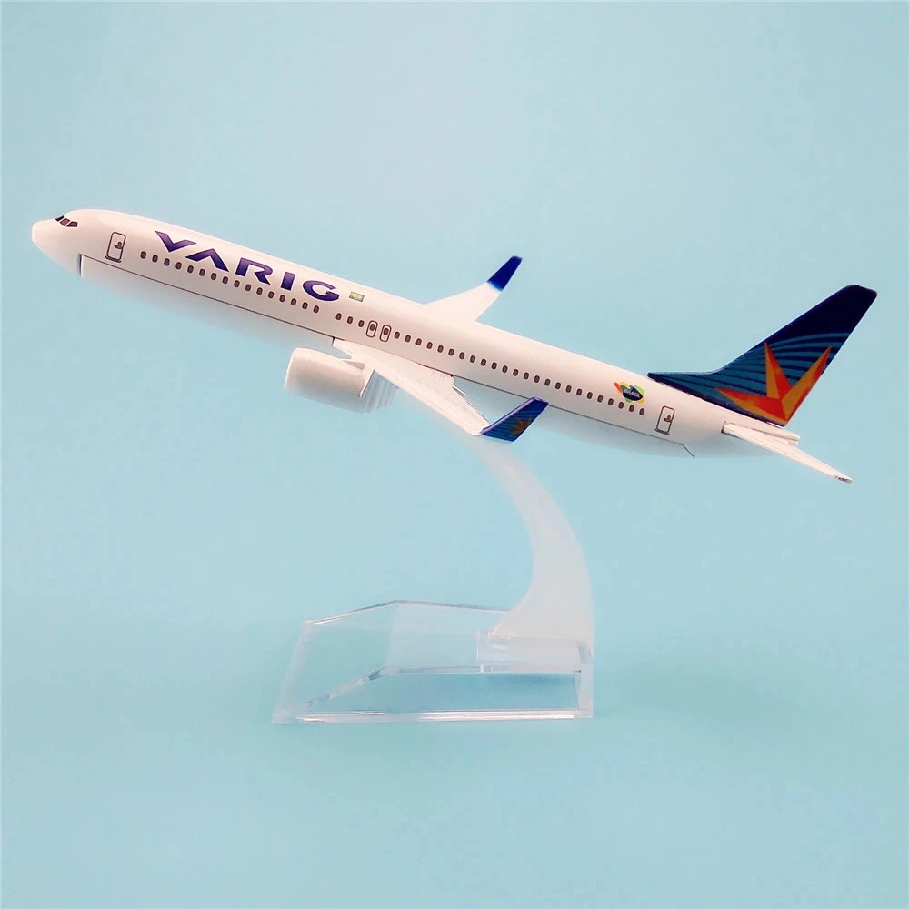 Varig Airlines Boeing 737 Model 1/400 Scale 6 Varig Airlines Boeing 737 Model 1/400 Scale - Image 6