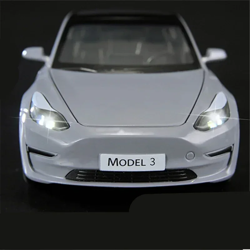 1:24 Scale Model 3 Alloy Car in White 5 1:24 Scale Model 3 Alloy Car in White - Image 5