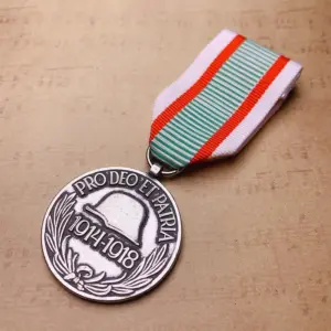 Soviet Medal Brooch in Zinc Alloy 16 S72a4941abf4f47199eda48d1dbb16459y