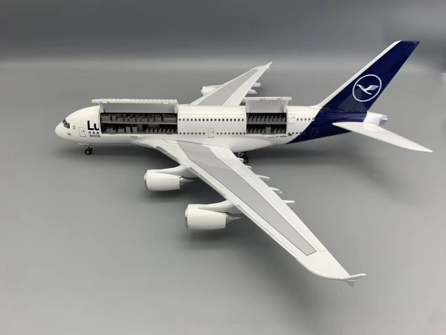 Lufthansa Airbus A380 Model 47cm with LED Lights 5 Lufthansa Airbus A380 Model 47cm with LED Lights - Image 5