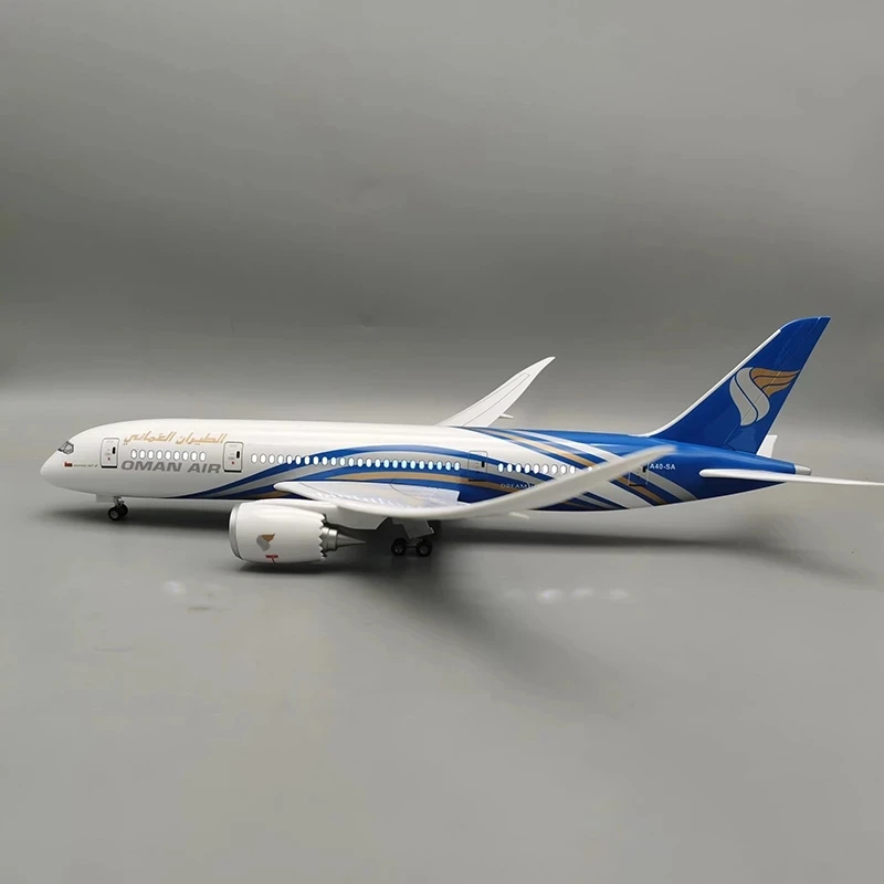 Oman Air Boeing 787 1/130 Scale Model 3 Oman Air Boeing 787 1/130 Scale Model - Image 3