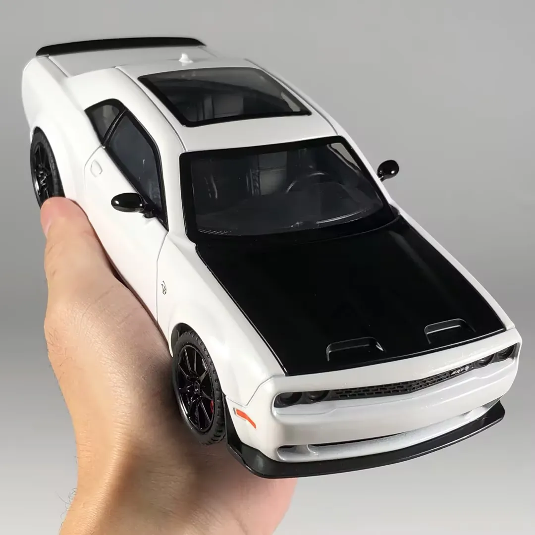Green Dodge Challenger Hellcat Diecast Model 1:24 Scale 4 Green Dodge Challenger Hellcat Diecast Model 1:24 Scale - Image 4