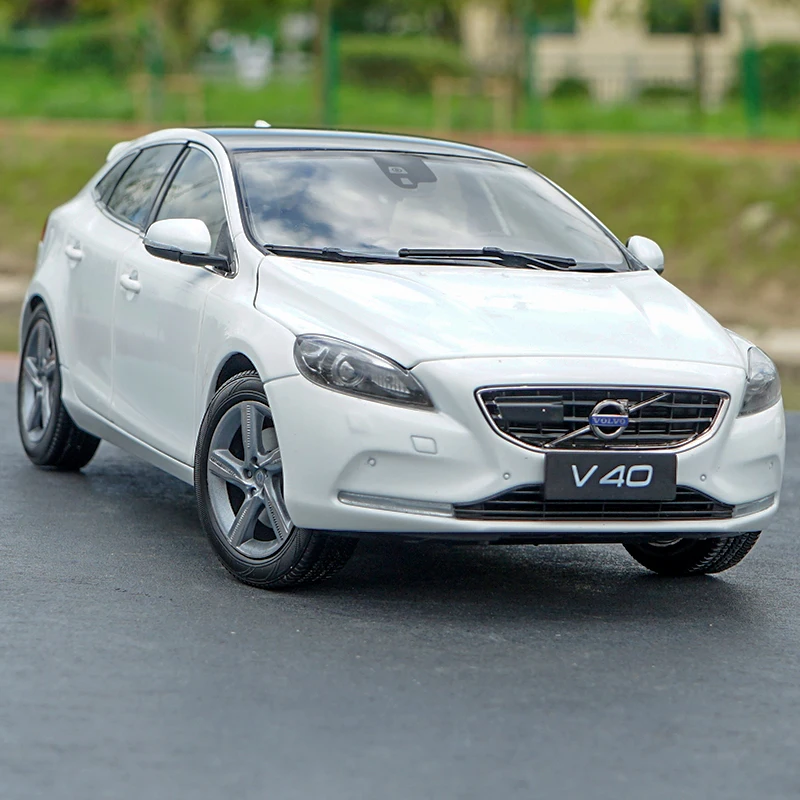 2015 V40 SUV Scale Model by WELLY 3 2015 V40 SUV Scale Model by WELLY - Image 3