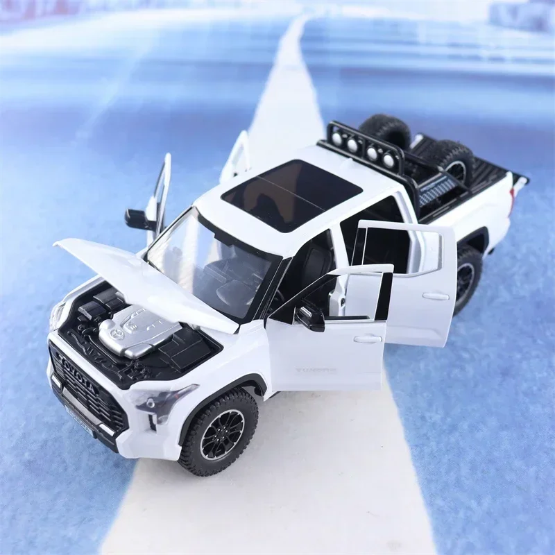 1:24 Scale Toyota Tundra Diecast Model 5 1:24 Scale Toyota Tundra Diecast Model - Image 5