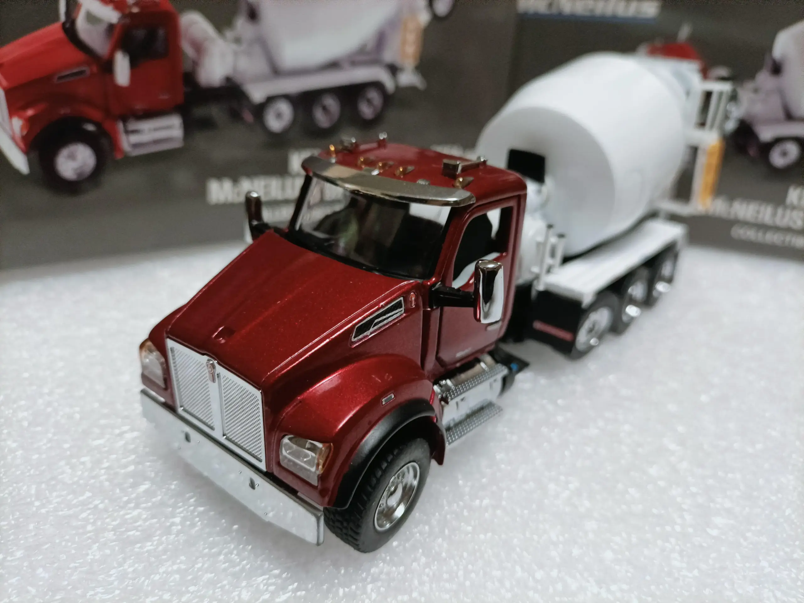 Kenworth T880 Sffa Mixer Model 1:50 Scale 4 Kenworth T880 Sffa Mixer Model 1:50 Scale - Image 4