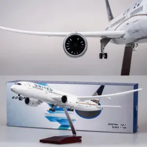 United Airlines Boeing B787 Model 1:130 Scale 9 S77cd08e12a244750baca5eb8d2343be6O