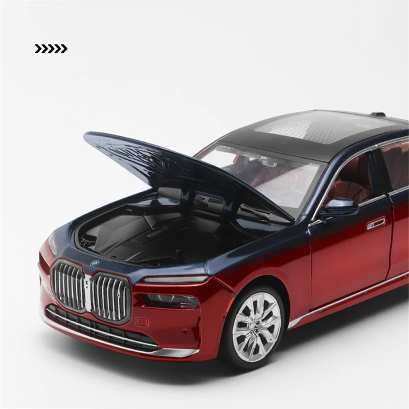 1:24 BMW i7 G70 Diecast Model Car 3 1:24 BMW i7 G70 Diecast Model Car - Image 3