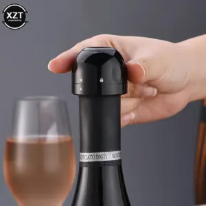 Black Vacuum Wine Stopper with Seal System 8 S78593d09f4d0431b837a1caca24e68177