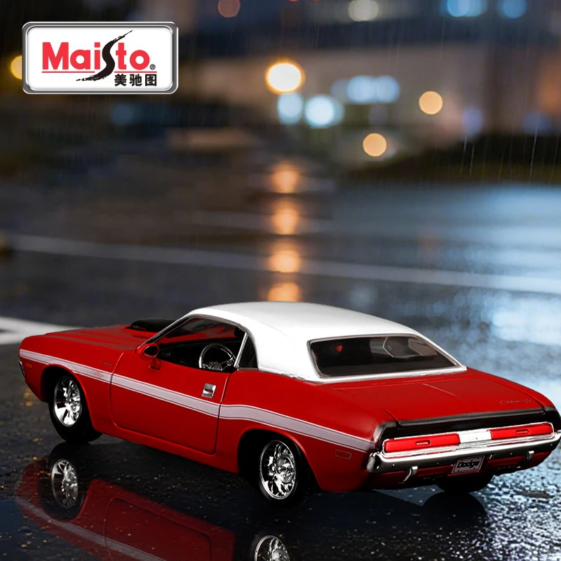 1970 Dodge Challenger R/T 1:24 Scale Diecast Model 2 1970 Dodge Challenger R/T 1:24 Scale Diecast Model - Image 2