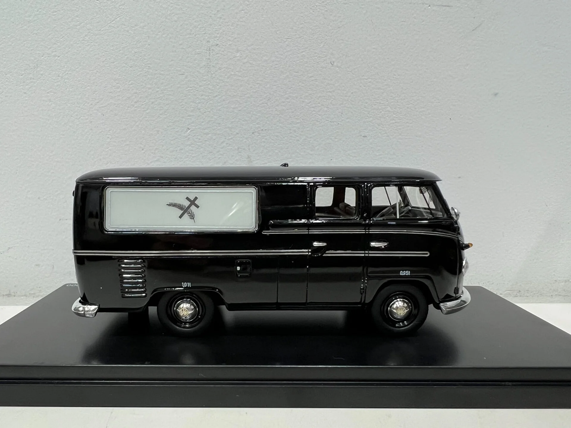 Vintage VW T1 Bus Model 1/43 Resin Collectible 6 Vintage VW T1 Bus Model 1/43 Resin Collectible - Image 6