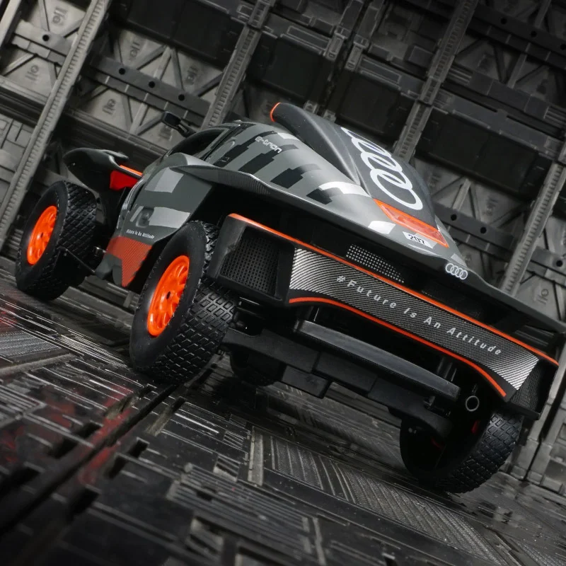 1:24 RS Q e-tron Diecast Model Car 3 1:24 RS Q e-tron Diecast Model Car - Image 3