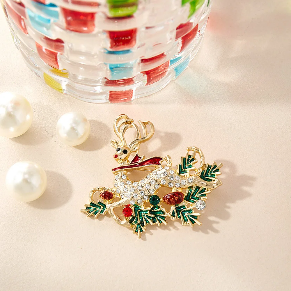 Festive Christmas Elk Brooch in Metallic Finishes 3 Festive Christmas Elk Brooch in Metallic Finishes - Image 3