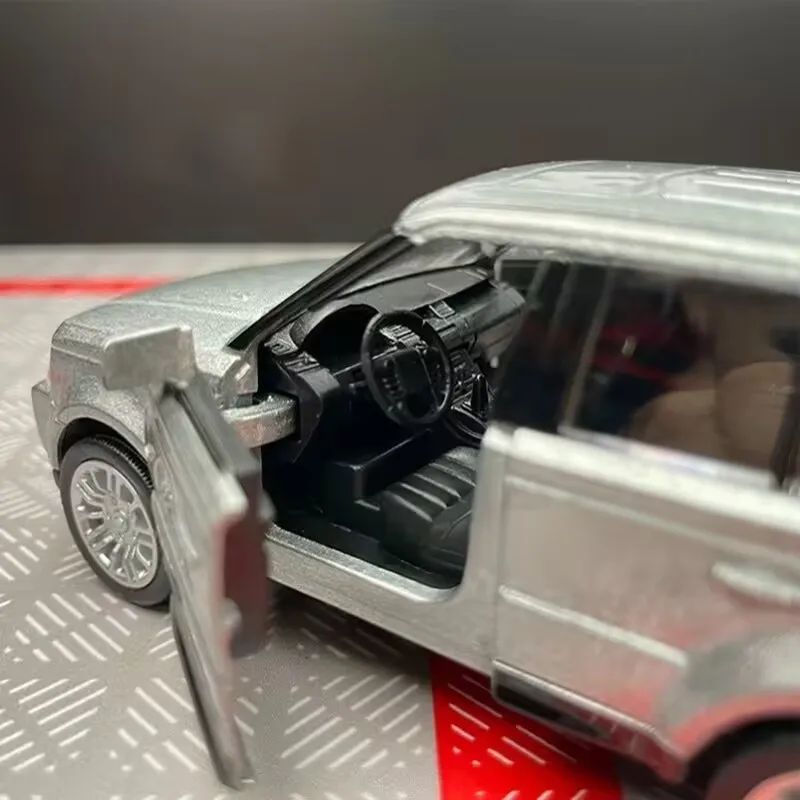1:36 Land Rover Range Rover Sport Model 3 1:36 Land Rover Range Rover Sport Model - Image 3