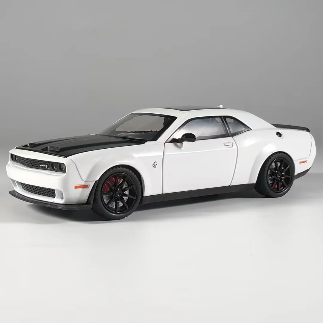 Green Dodge Challenger Hellcat Diecast Model 1:24 Scale 7 Green Dodge Challenger Hellcat Diecast Model 1:24 Scale - Image 7