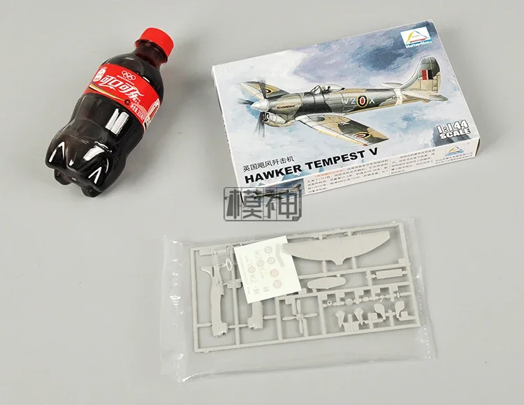 1/144 British Hurricane Fighter Model 2 1/144 British Hurricane Fighter Model - Image 2