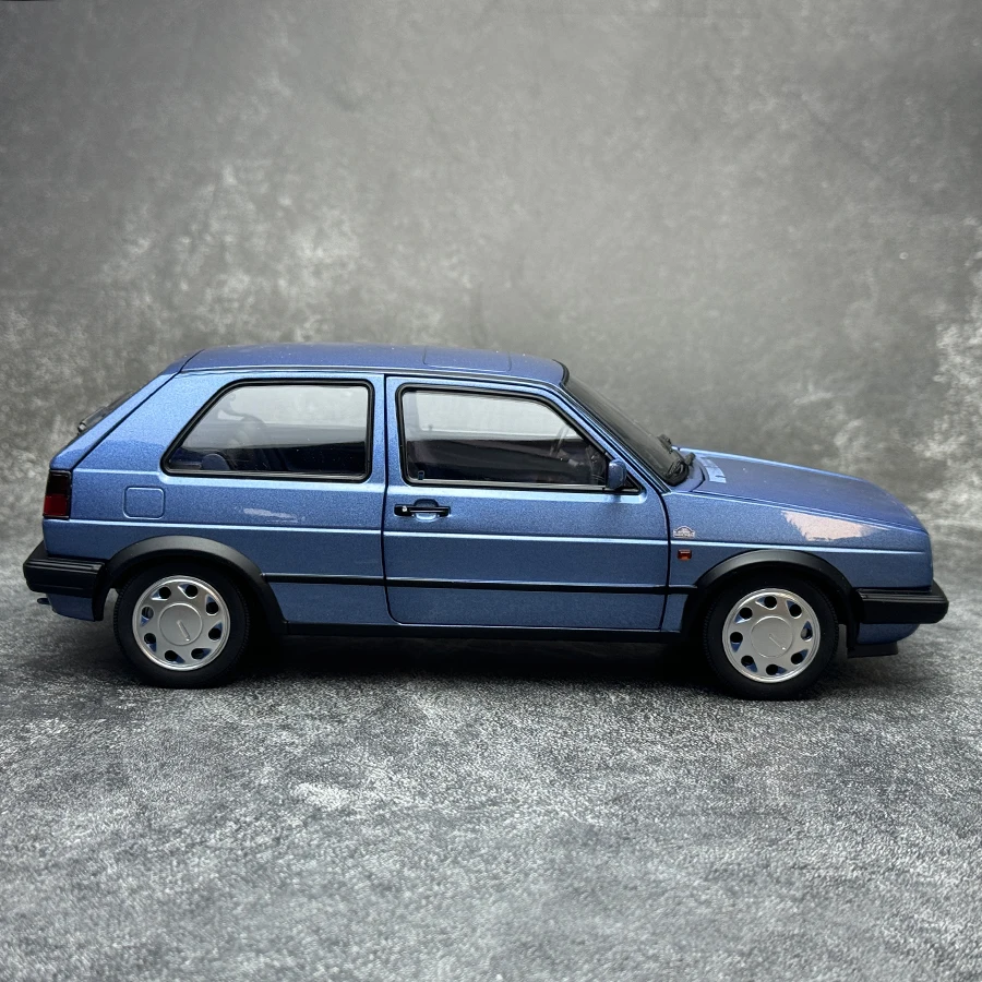 1988 VW Golf 1:18 Scale Die-Cast Model 4 1988 VW Golf 1:18 Scale Die-Cast Model - Image 4