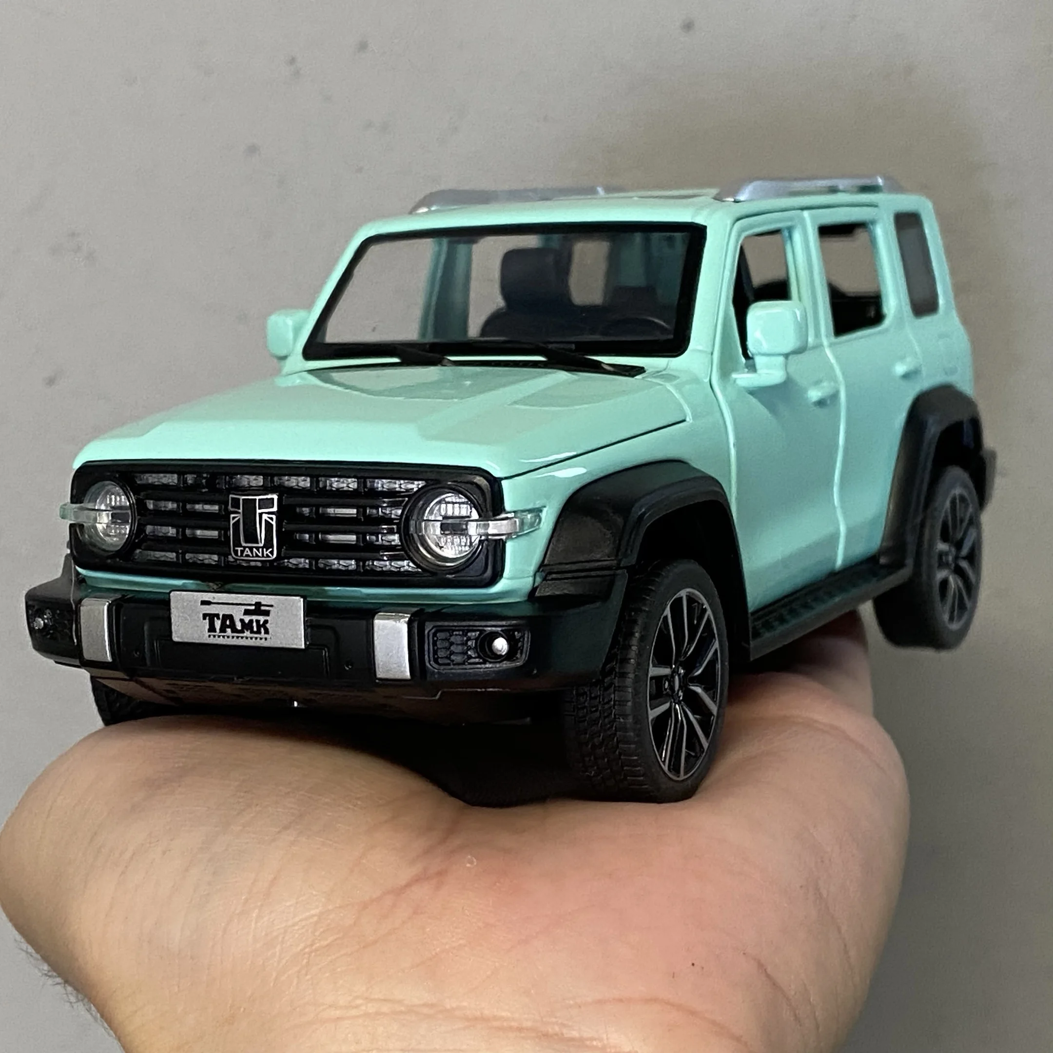 1:32 Scale Off-Road SUV Diecast Model 5 1:32 Scale Off-Road SUV Diecast Model - Image 5