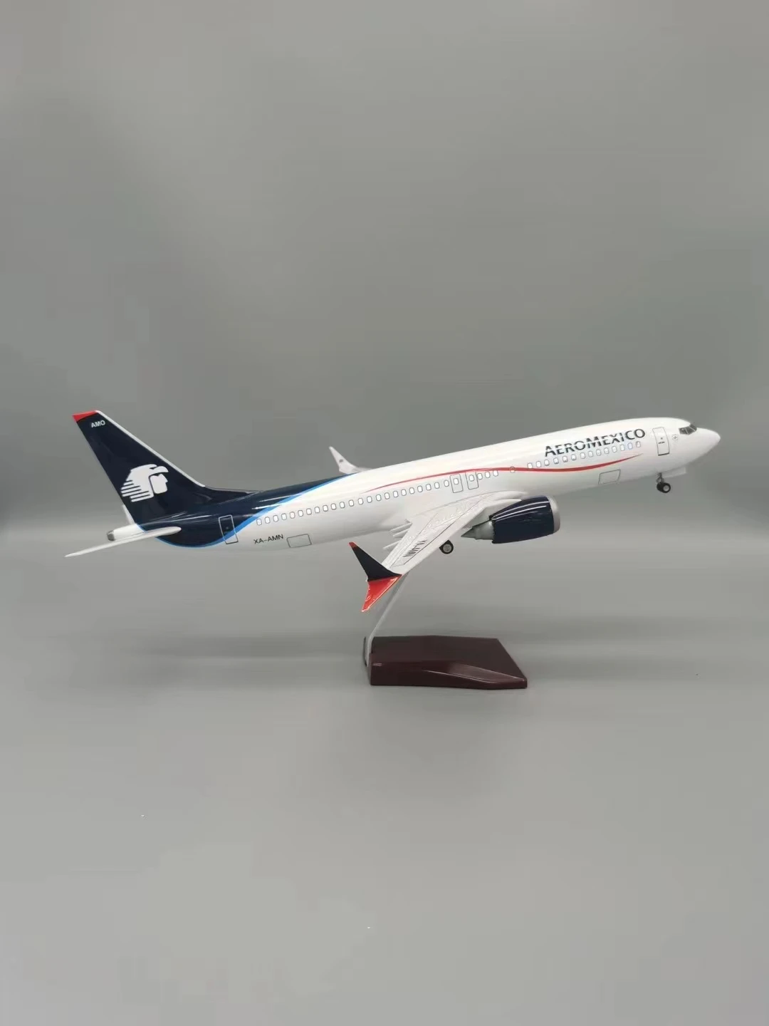 Aeromexico Boeing 737 Model 1:85 Resin Replica 2 Aeromexico Boeing 737 Model 1:85 Resin Replica - Image 2