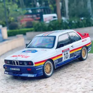 BMW M3 E30 1:24 Diecast Miniature Model