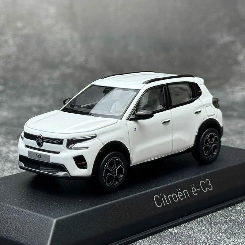 Red Citroen C3 1:43 Diecast Model Building 8 Red Citroen C3 1:43 Diecast Model Building - Image 8