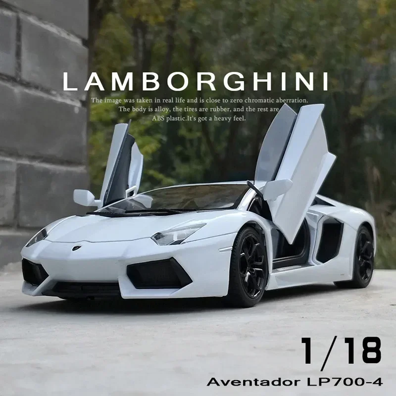 Blue Lamborghini Aventador LP700-4 Model 1:18 Scale 3 Blue Lamborghini Aventador LP700-4 Model 1:18 Scale - Image 3