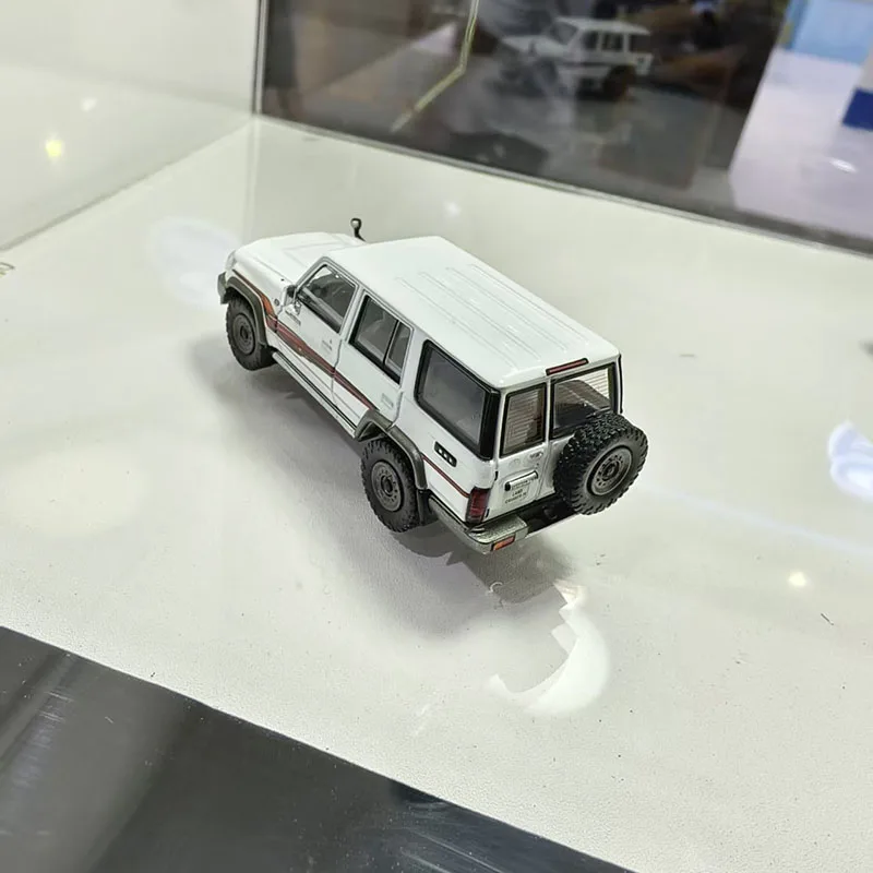 1994 Land Cruiser LC76 Diecast Model 1/64 Scale 3 1994 Land Cruiser LC76 Diecast Model 1/64 Scale - Image 3