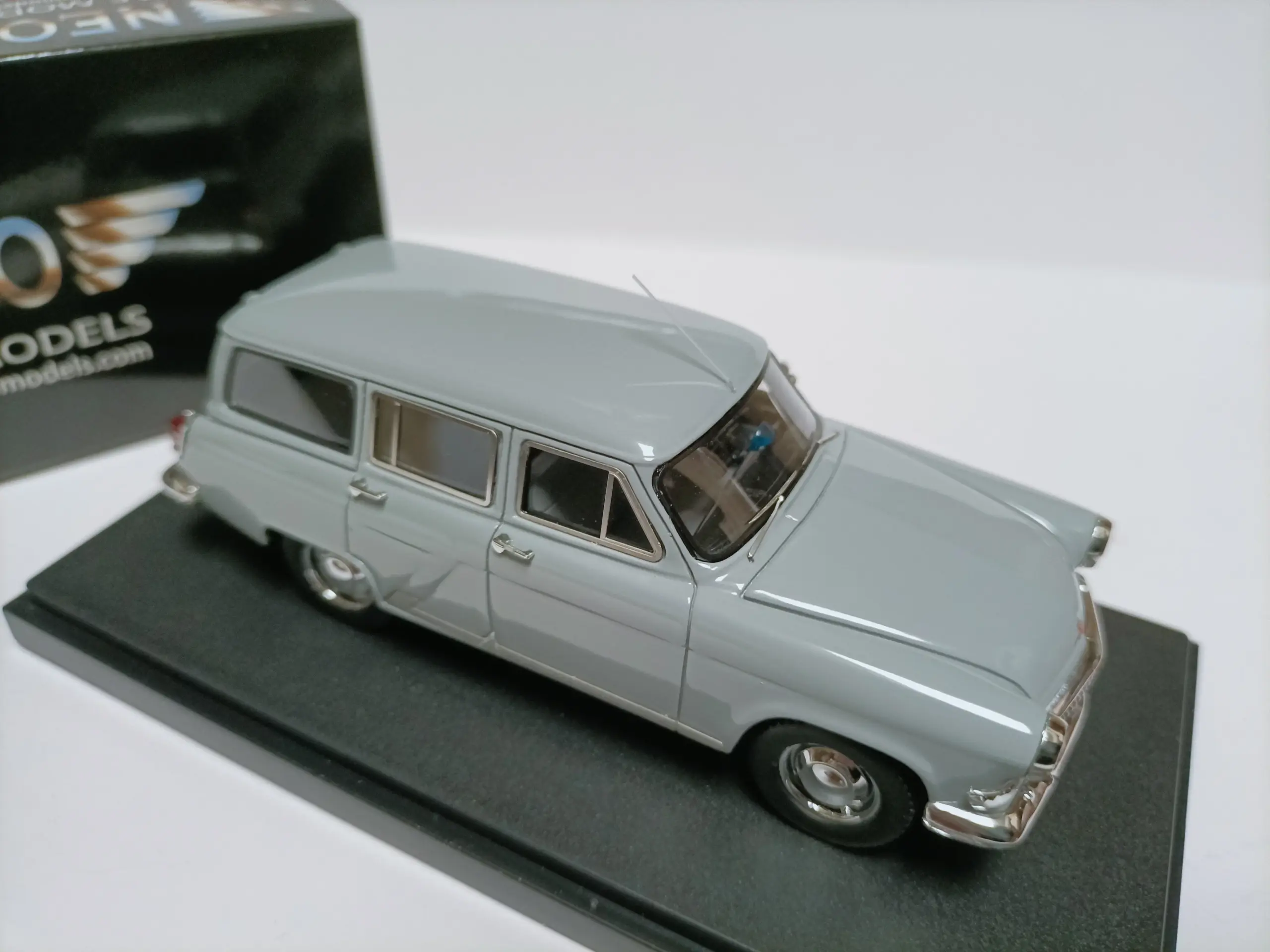 Soviet Gaz M22 Volga Wagon 1:43 Diecast Model 4 Soviet Gaz M22 Volga Wagon 1:43 Diecast Model - Image 4