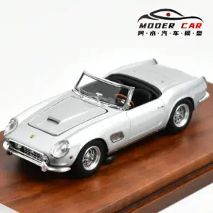 Silver Ferrari 250 GT California Model 1:64