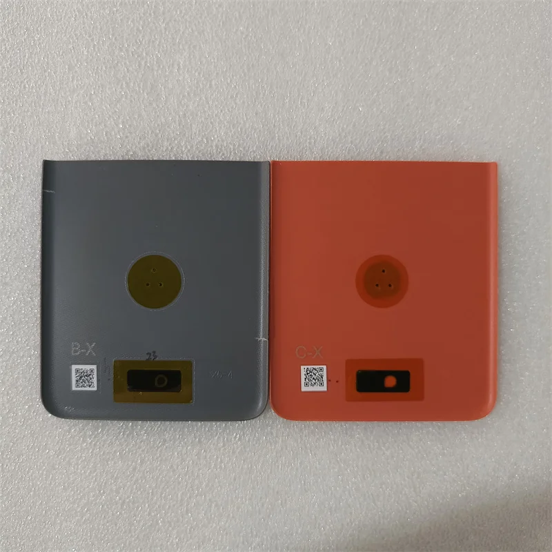 Motorola Razr 50 XT2453-1 Back Panel in Black or Orange 2 Motorola Razr 50 XT2453-1 Back Panel in Black or Orange - Image 2