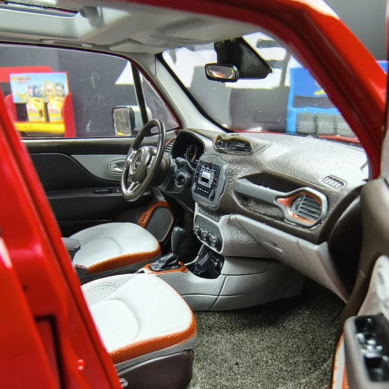 Jeep Renegade SUV 1:18 Diecast Model 4 Jeep Renegade SUV 1:18 Diecast Model - Image 4