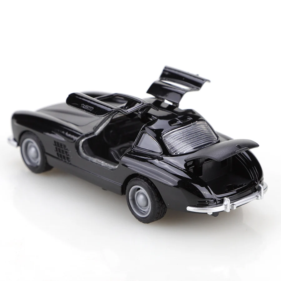 1/36 Scale Mercedes-Benz 300SL Die-Cast Replica 3 1/36 Scale Mercedes-Benz 300SL Die-Cast Replica - Image 3