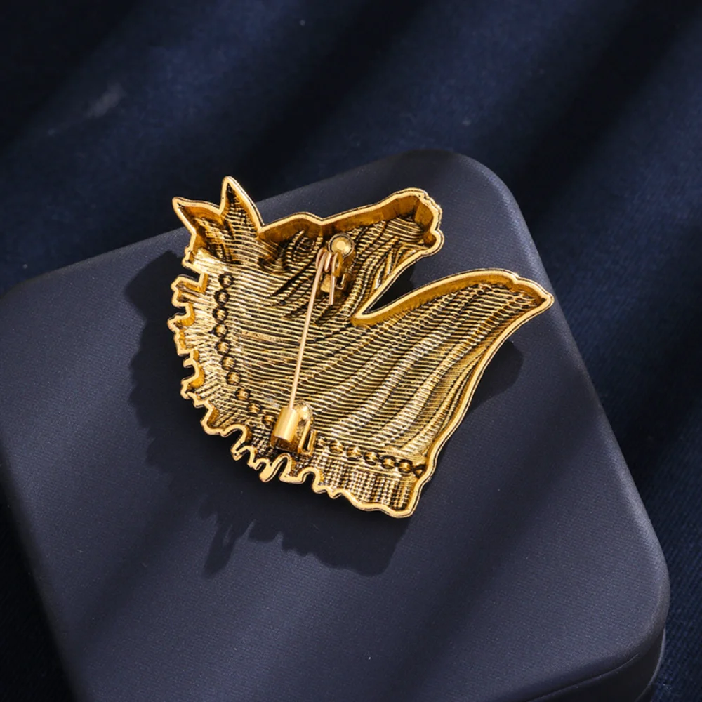 Elegant Silver Horsehead Brooch with Rhinestones 5 Elegant Silver Horsehead Brooch with Rhinestones - Image 5