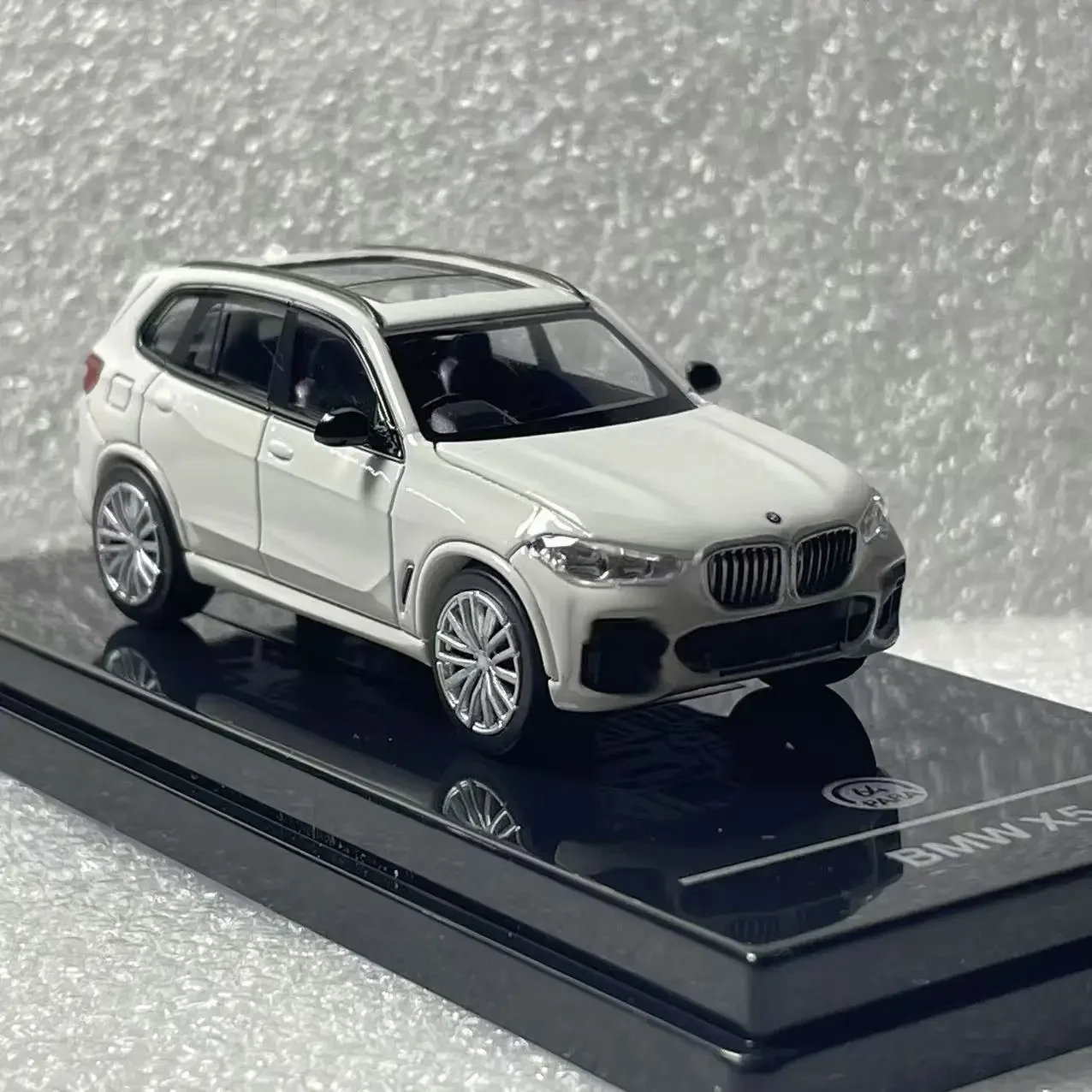 Dark Blue BMW X5 G05 1/64 Scale Die-Cast Model 3 Dark Blue BMW X5 G05 1/64 Scale Die-Cast Model - Image 3