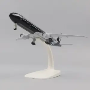 Boeing 777 Air New Zealand Model 1:400 Scale 10 S859d8e1828194119bc6de25bc270dd8d7