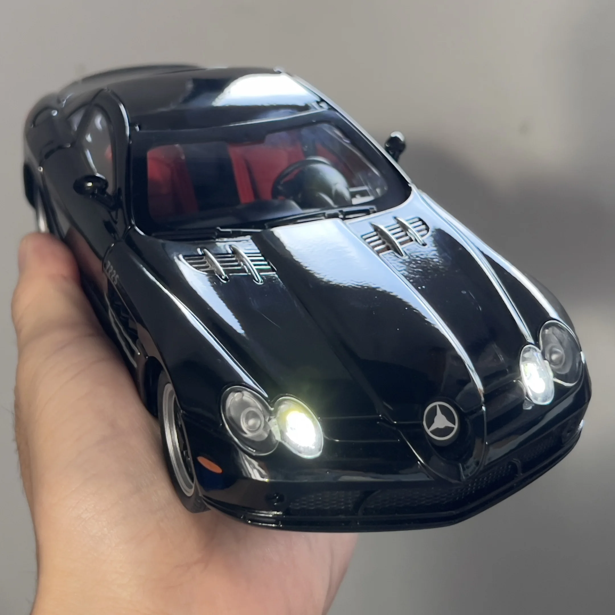 Mercedes-Benz SLR McLaren 722 S Roadster Diecast Model 3 Mercedes-Benz SLR McLaren 722 S Roadster Diecast Model - Image 3