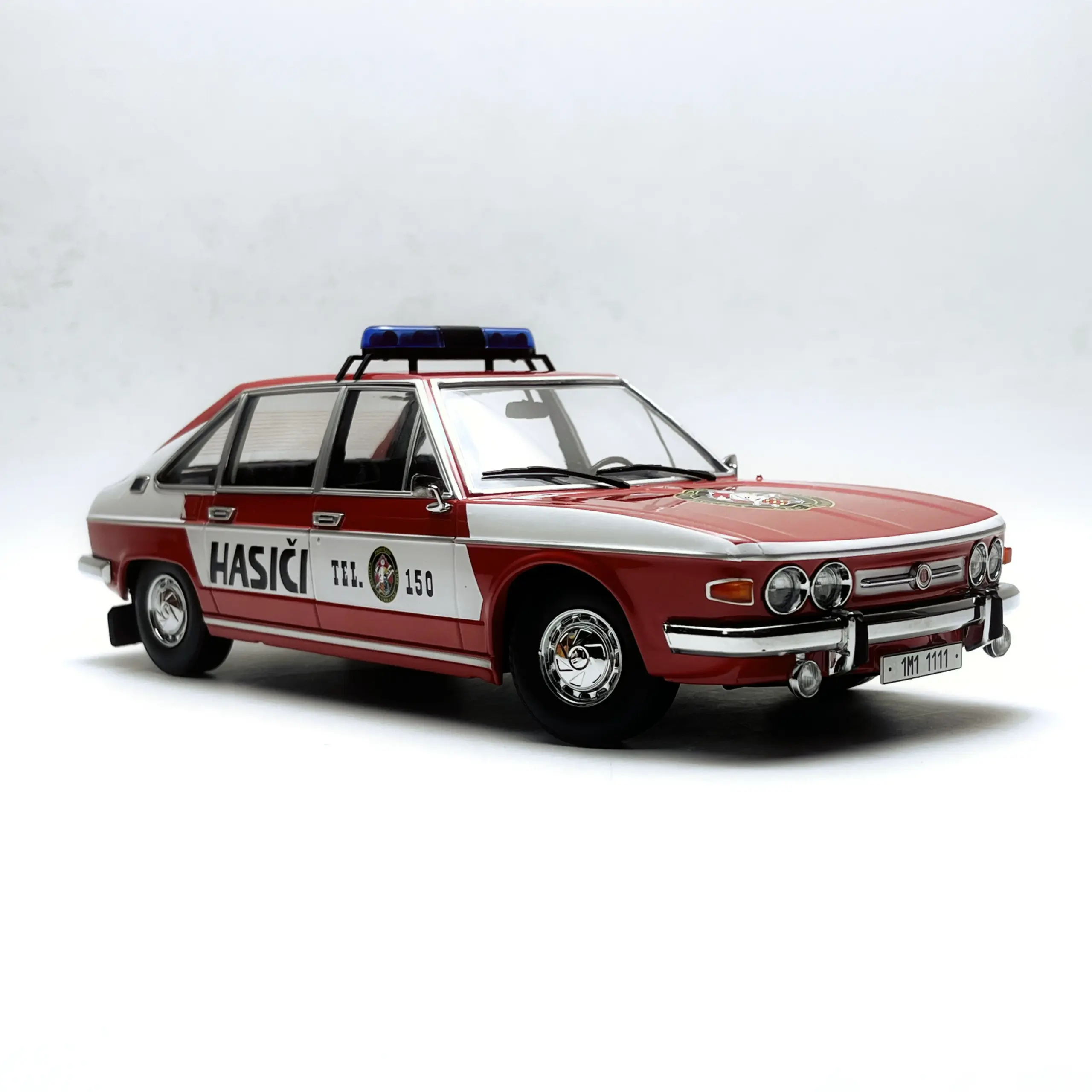 Vintage Tatra 613 Rescue Car Model 2 Vintage Tatra 613 Rescue Car Model - Image 2