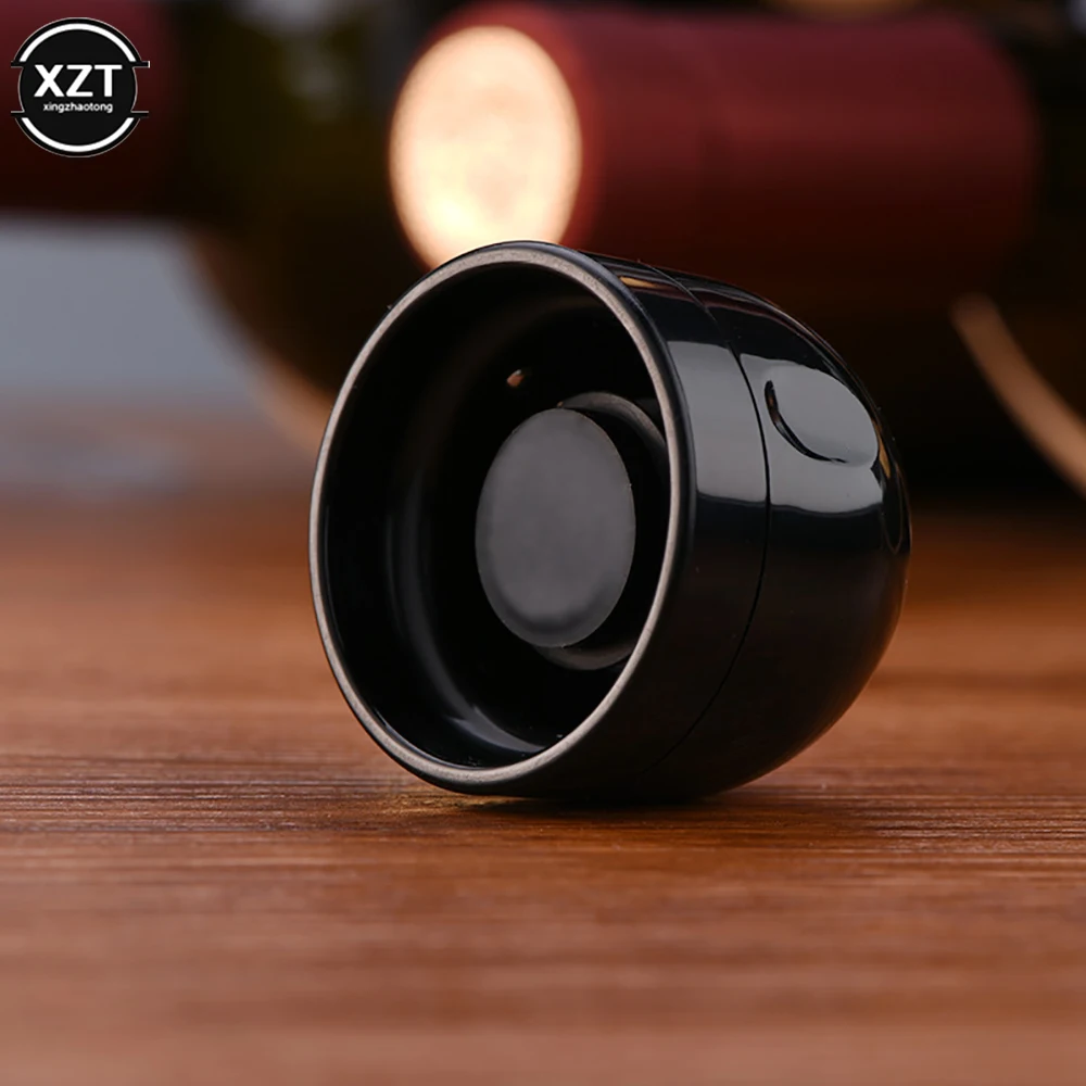 Black Vacuum Wine Stopper with Seal System 4 Black Vacuum Wine Stopper with Seal System - Image 4