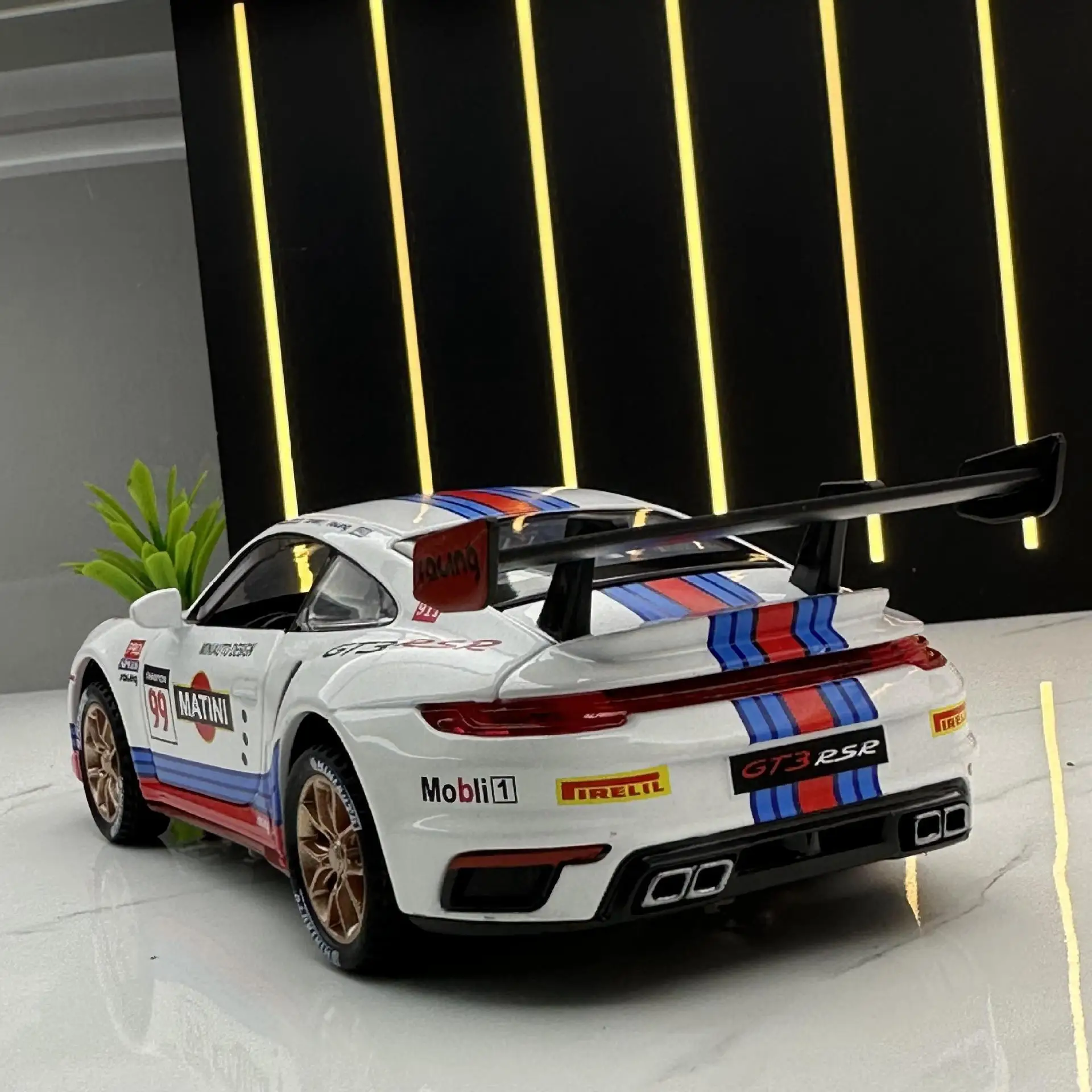 1:32 Scale Porsche 911 GT3 RSR Die-Cast Model 3 1:32 Scale Porsche 911 GT3 RSR Die-Cast Model - Image 3
